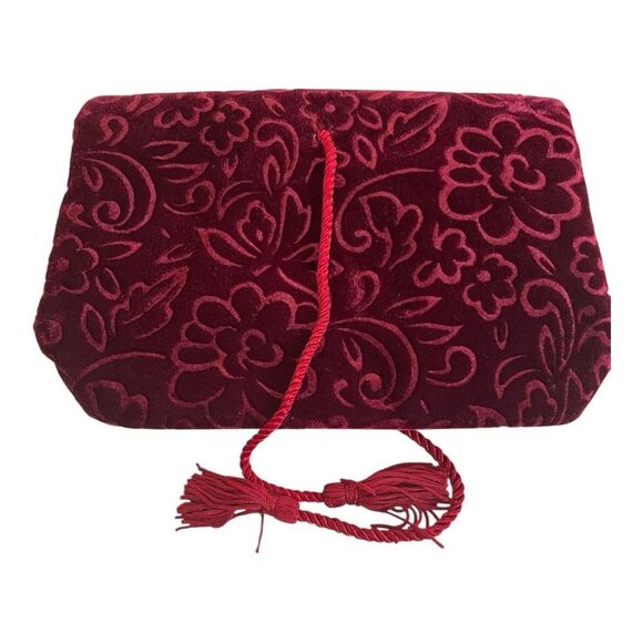 Luxurious Red Velvet Clutch with Ornate Pattern - Picture 1 of 3